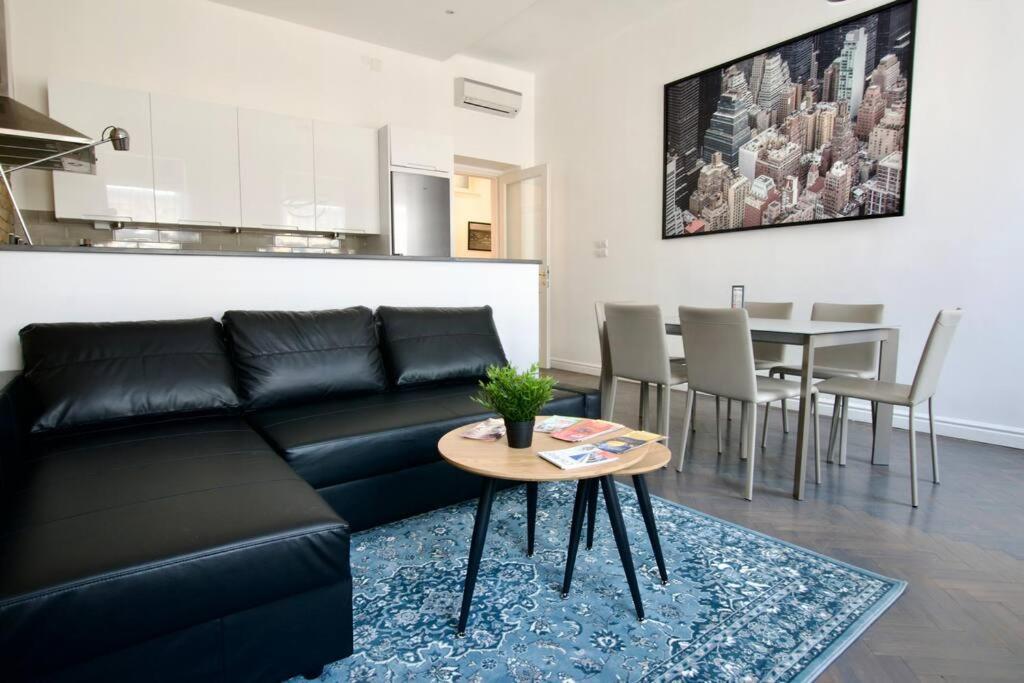 Premium Apartment By Hi5- Anker Apartment 부다페스트 외부 사진
