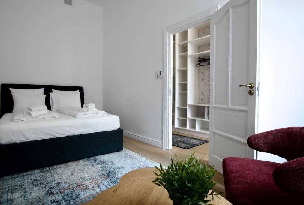 Premium Apartment By Hi5- Anker Apartment 부다페스트 외부 사진