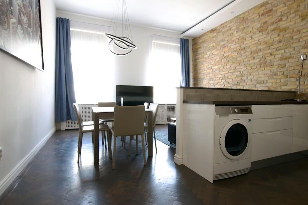 Premium Apartment By Hi5- Anker Apartment 부다페스트 외부 사진