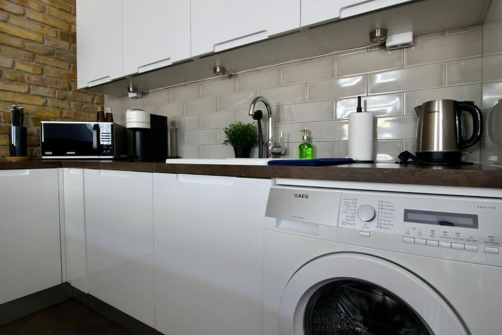 Premium Apartment By Hi5- Anker Apartment 부다페스트 외부 사진